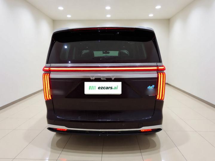 2025 AWD 8 photo 5
