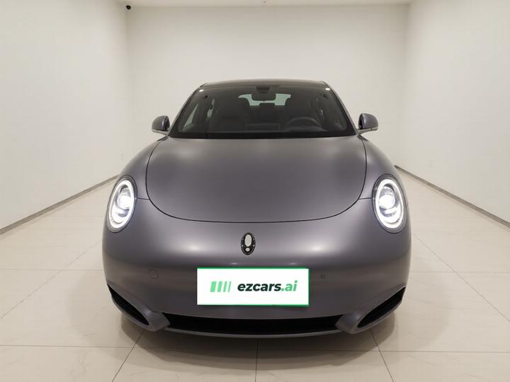 2022 555km Premium photo 2