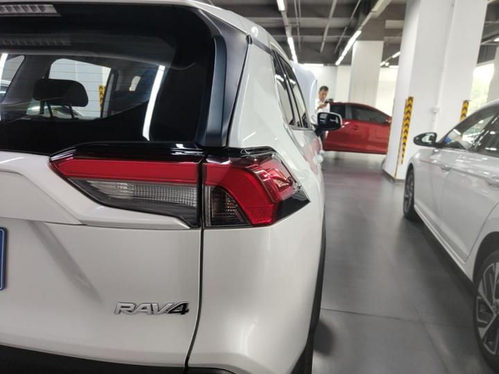 RAV4 2021 2.0L CVT RWD photo 7