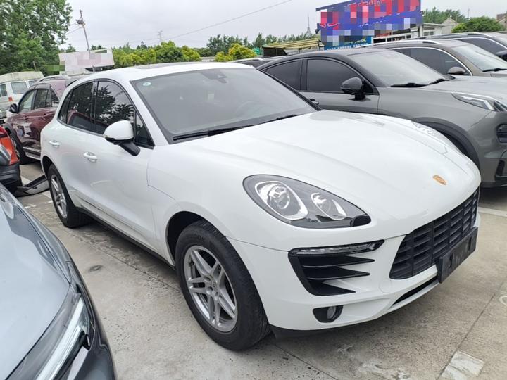 2017 Macan 2.0T photo 3