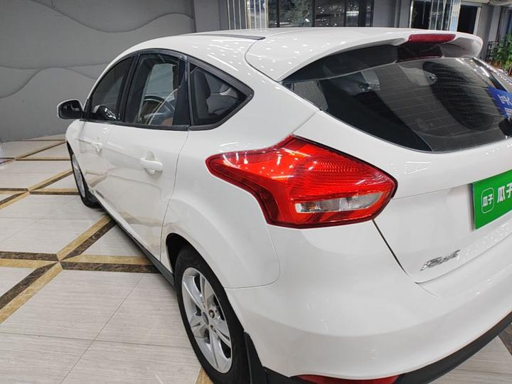 Focus 2017 Hatchback 1.6L AT Comfort photo 4