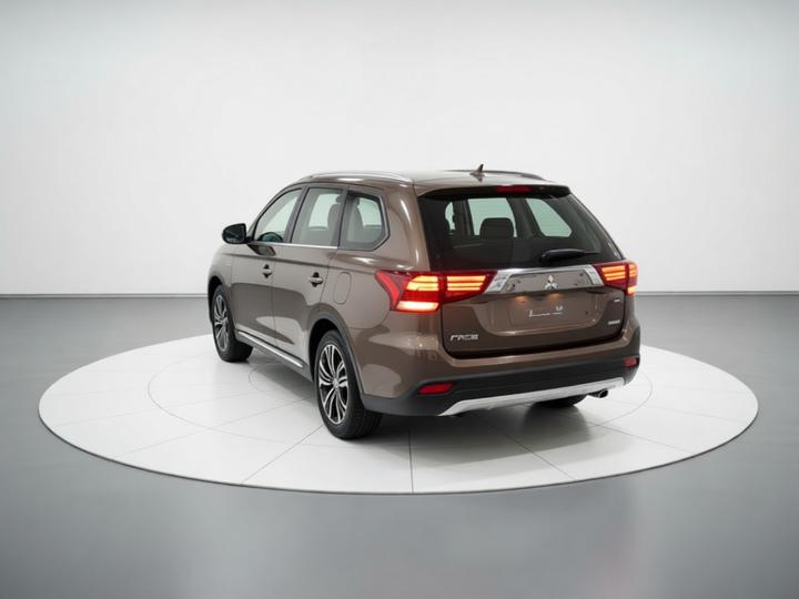 Outlander 2018 2.0L RWD 7-Seater photo 4