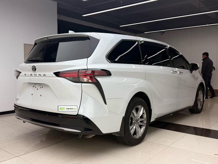 Sienna 2024 2.5L Hybrid AWD Luxury photo 3