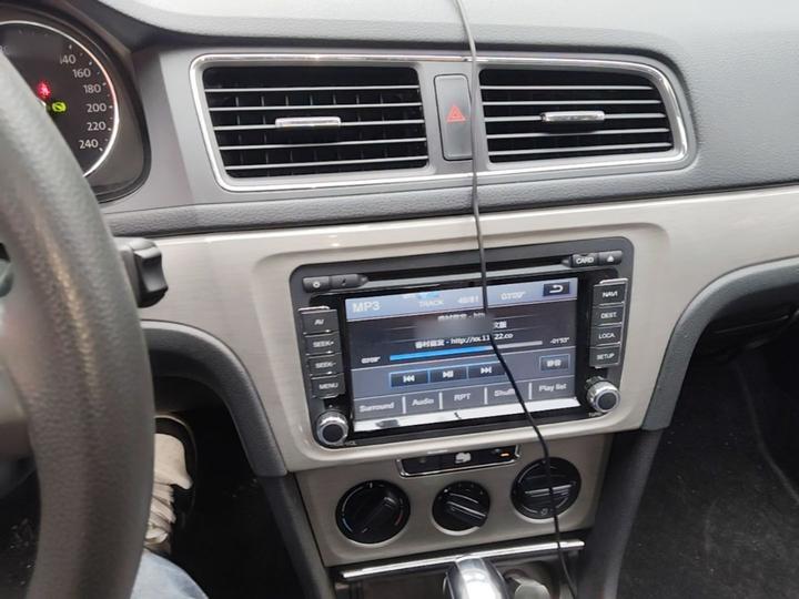 Lavida 2013 Facelift Classic 1.6L AT Comfort photo 5