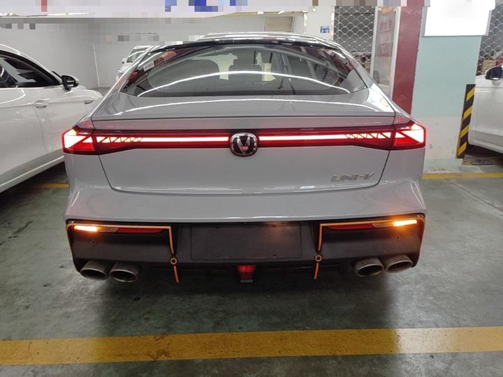 UNI-V 2022 1.5T Sport photo 3
