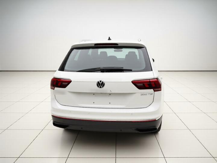 Tiguan L 2024 300TSI AT RWD photo 5