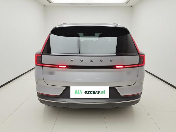 XC70 Hybrid 2026 RWD Long Range Core photo 3
