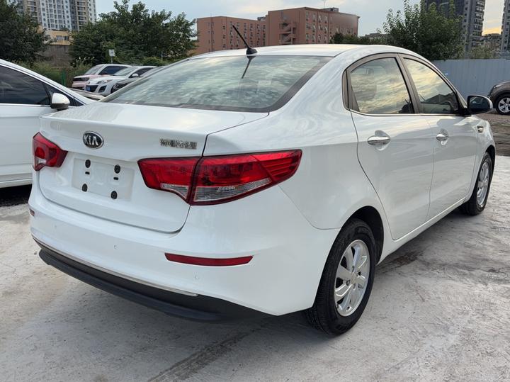 K2 2015 Sedan 1.4L MT GLS photo 4