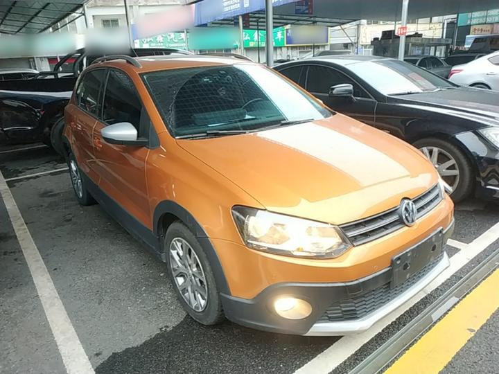 2014 1.6L Cross Polo AT photo 3