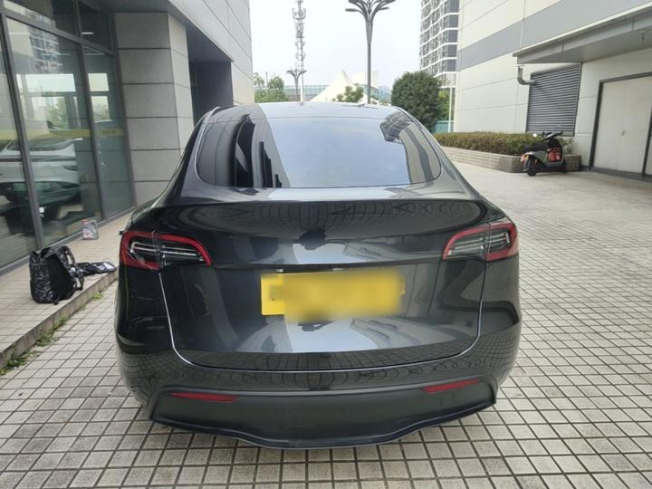 Model Y 2024 RWD photo 3