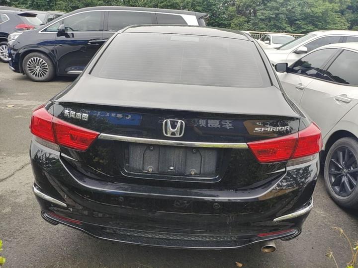 Spirior 2015 2.0L Premium photo 3