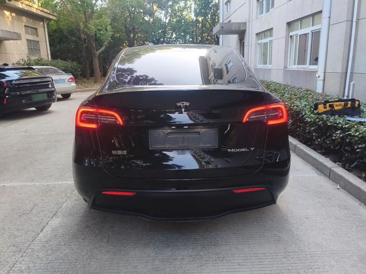 Model Y 2023 RWD photo 3