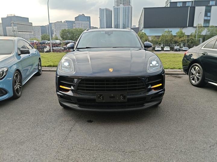 2018 Macan 2.0T photo 2