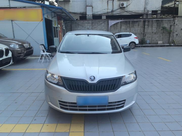 Rapid 2019 1.5L AT Standard photo 2