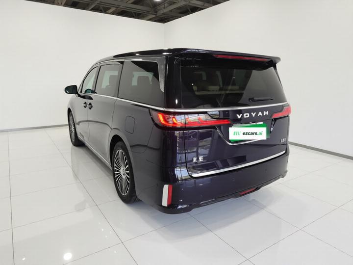 Voyah Dreamer 2025 PHEV AWD Premium photo 4