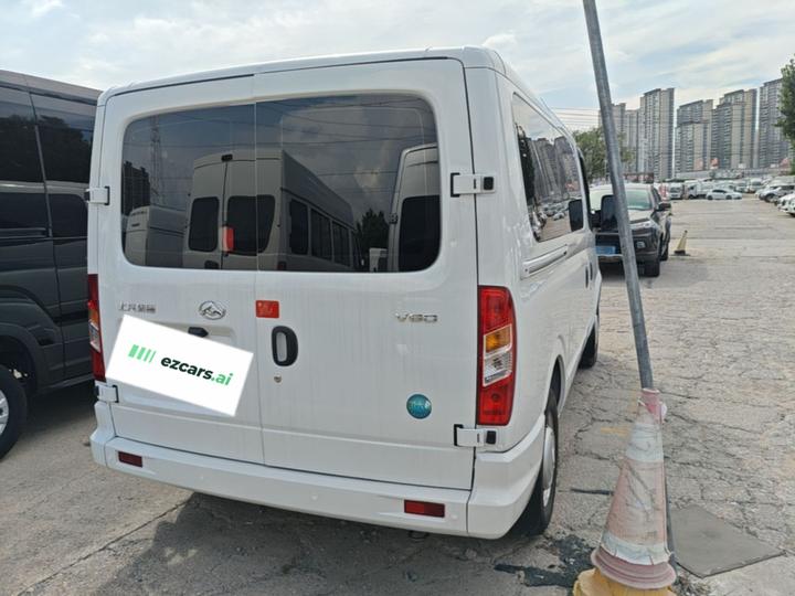 MAXUS V80 2023 2.0T MT Classic Short Wheelbase 5/6-Seater photo 4