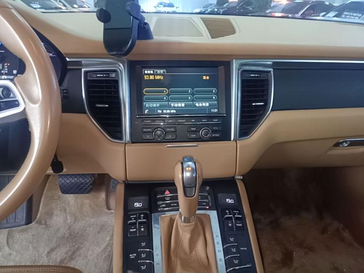 2016 Macan 2.0T photo 4