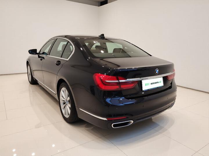 7 Series 2017 730Li Leading photo 4