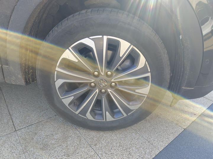 2025 Envision Plus 28T RWD photo 8