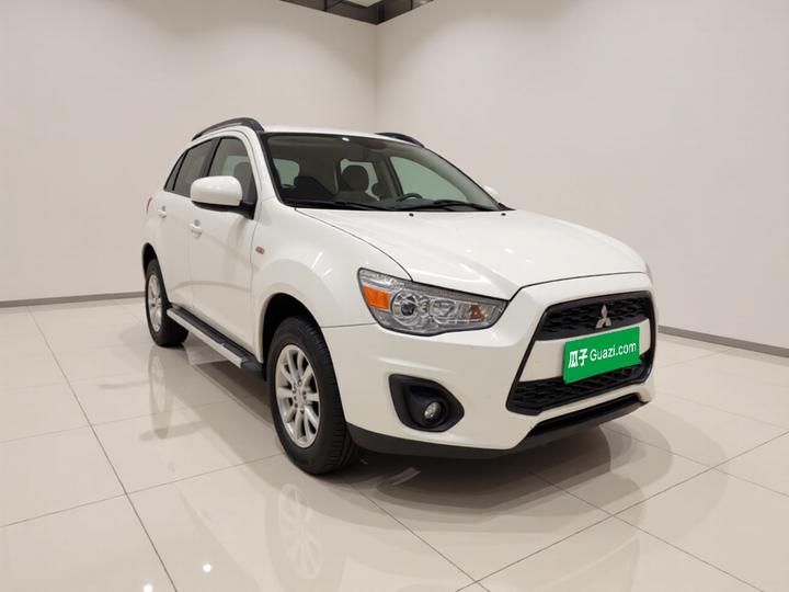ASX 2013 2.0L CVT RWD Elite photo 3