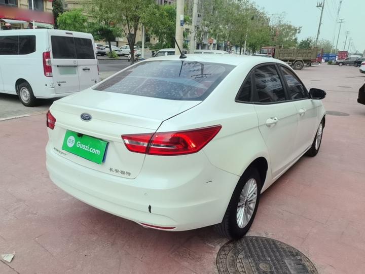Escort 2017 Facelift 1.5L MT Comfort photo 6
