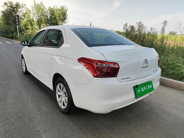 2018 1.6L MT Fashion photo 4