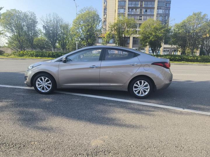 Elantra 2016 1.6L AT Premium photo 4