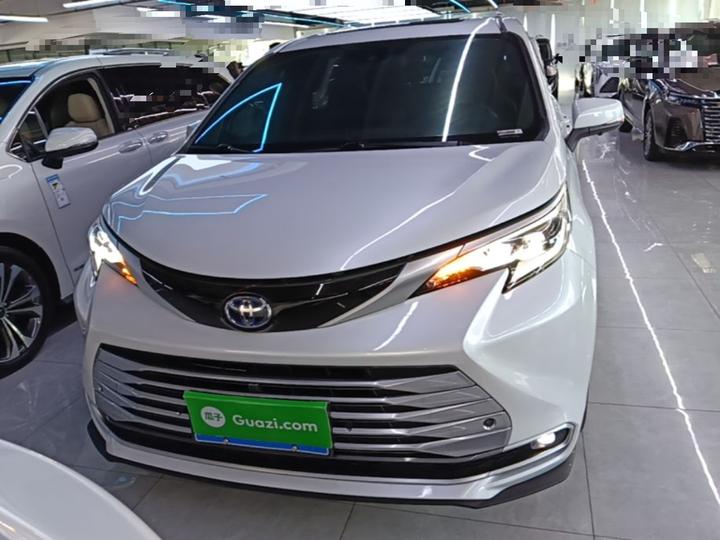 Sienna 2023 2.5L Hybrid Platinum photo 2