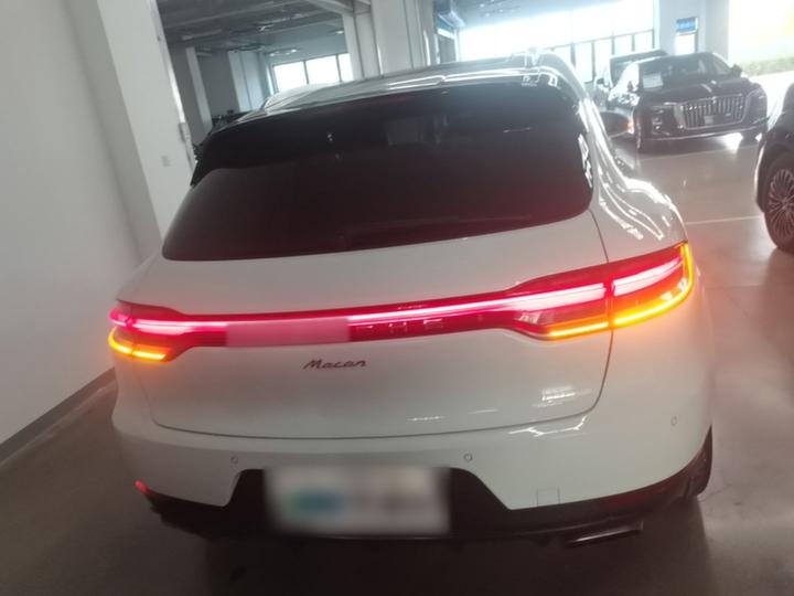 2018 Macan 2.0T photo 3