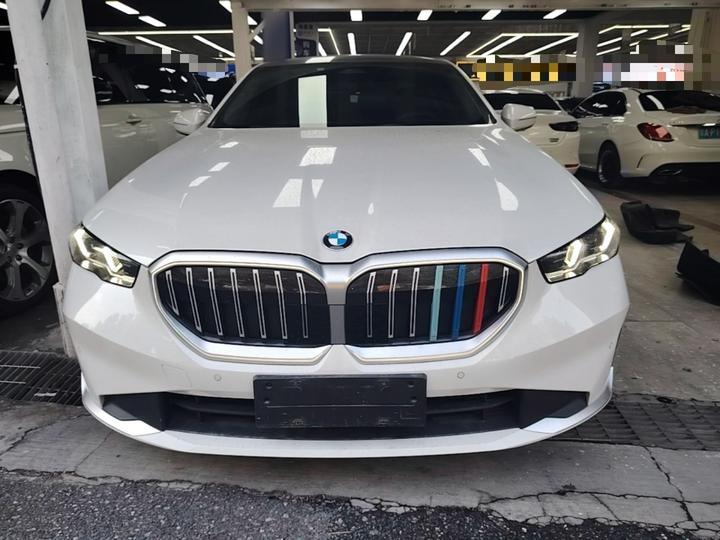 5 Series 2024 525Li Luxury photo 2