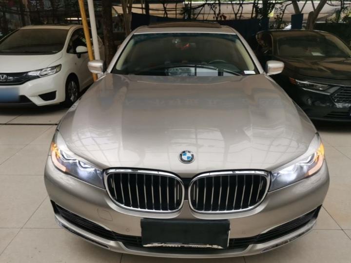 7 Series 2017 730Li Leading photo 2