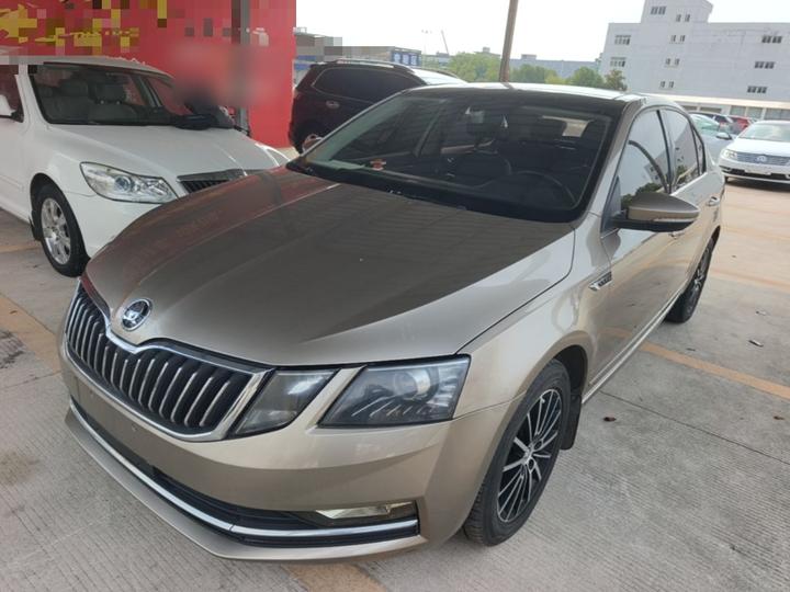 Octavia 2018 TSI230 DSG Luxury