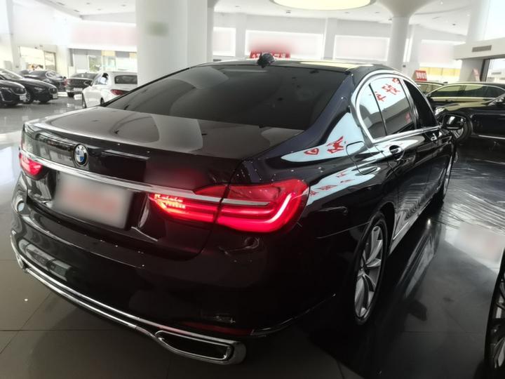 7 Series 2016 730Li Leading photo 4