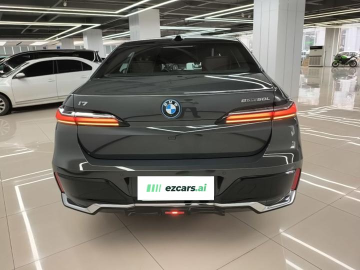 i7 2023 eDrive50L Exclusive M Sport Package photo 3