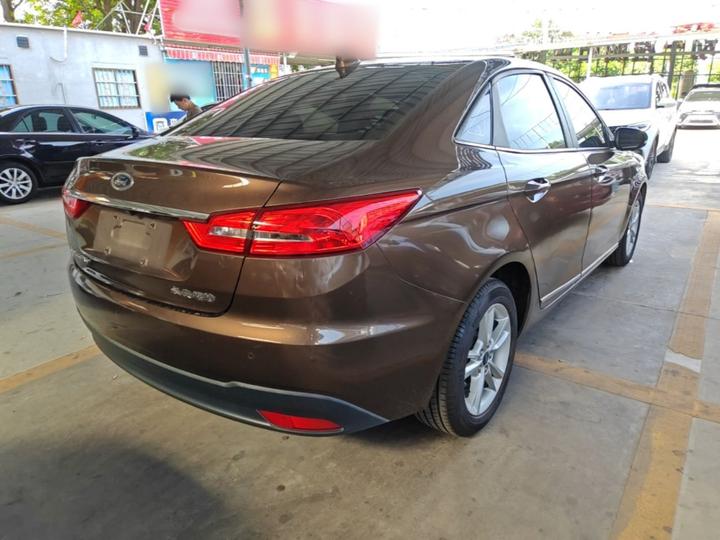 Escort 2019 1.5L AT photo 4
