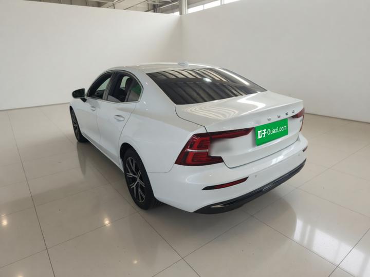 S60 2025 B4 Luxury photo 4