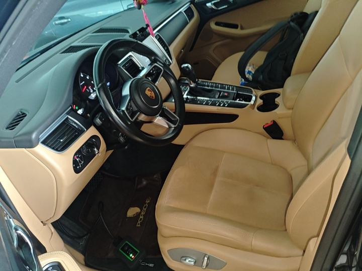 2017 Macan 2.0T photo 6