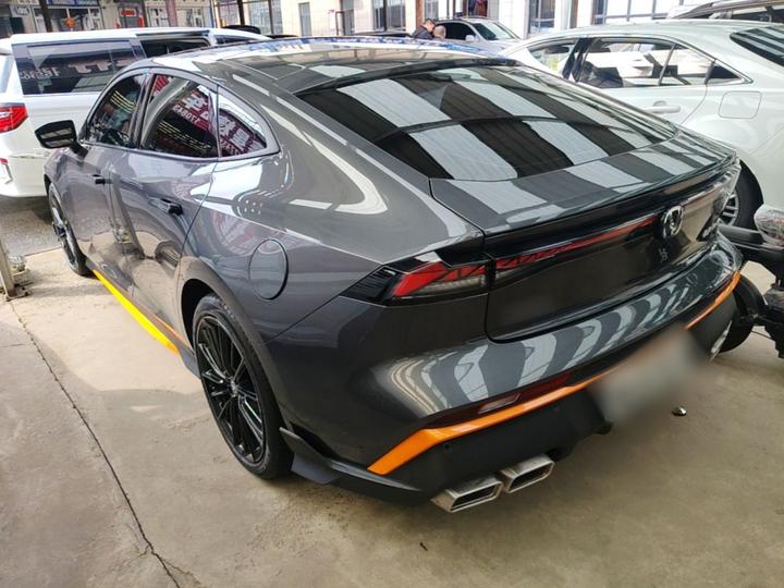 UNI-V 2024 1.5T Premium Sport photo 4