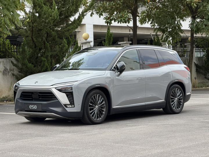 ES8 2020 415KM 6-Seater