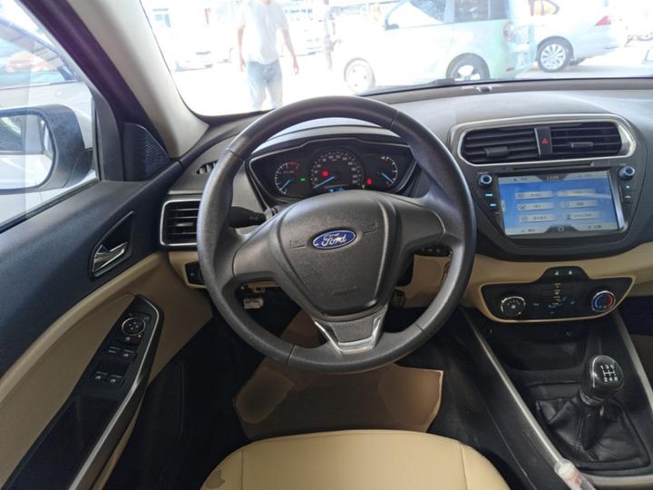 Escort 2015 1.5L MT Comfort photo 6