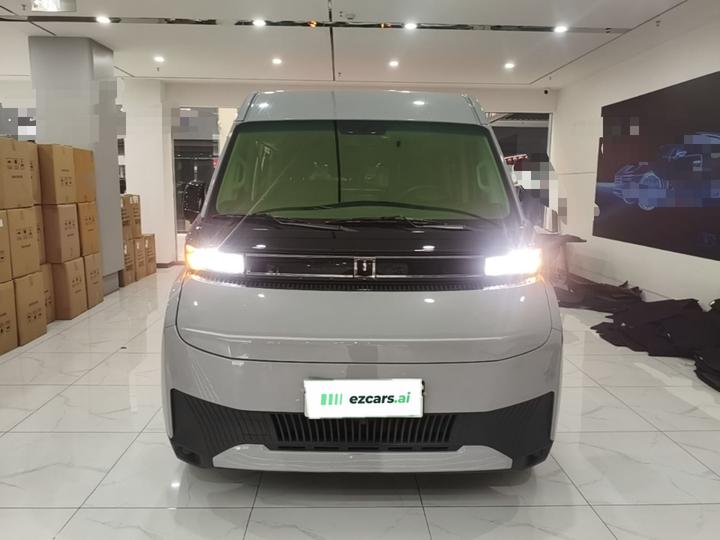 VAN 2025 Short Wheelbase 68kWh 5-Seater photo 2