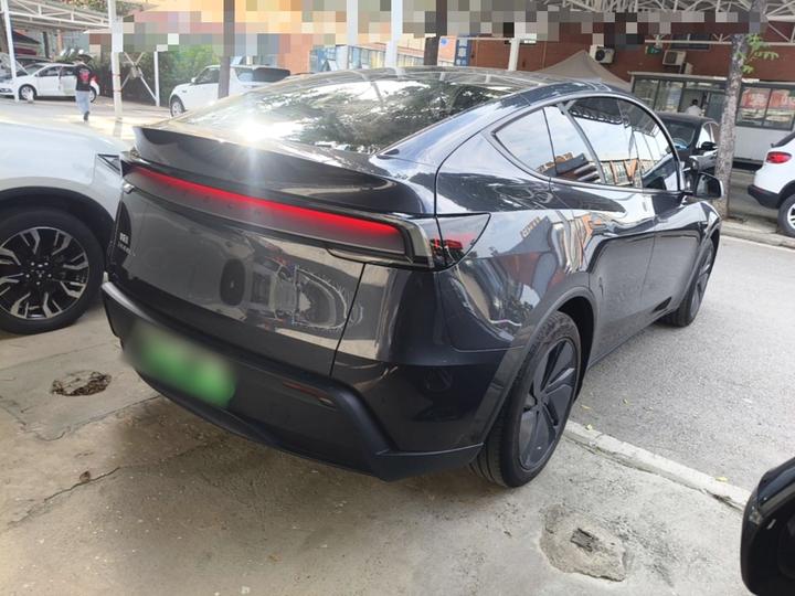 Model Y 2025 RWD photo 6