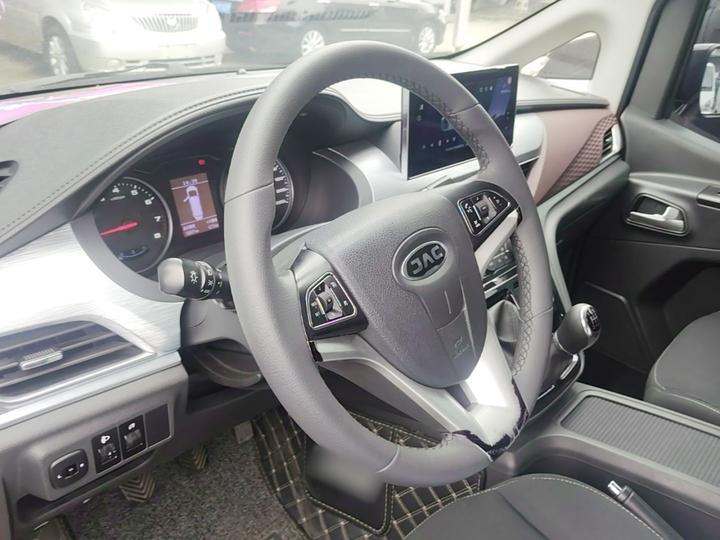 Refine M3 2022 PLUS 1.8L 7-Seater Standard photo 6