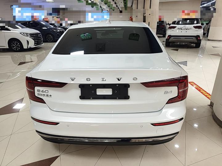 S60 2025 B4 Luxury photo 5