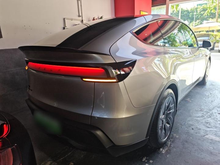 Model Y L 2025 Long Range AWD photo 4