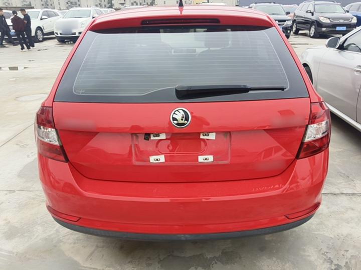 Rapid Spaceback 2014 1.6L AT Enjoy photo 3