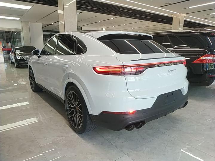 2019 Cayenne Coupé 3.0T photo 4