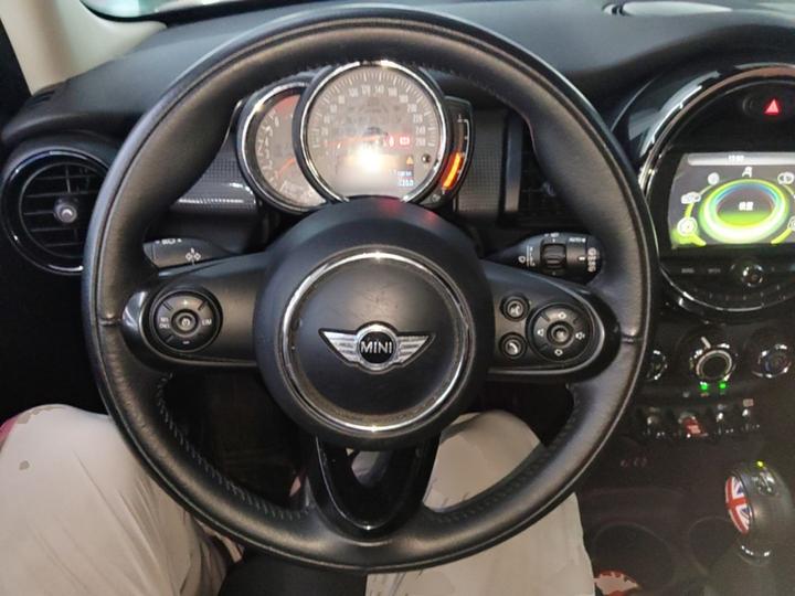 2016 1.5T COOPER 5-Door photo 6