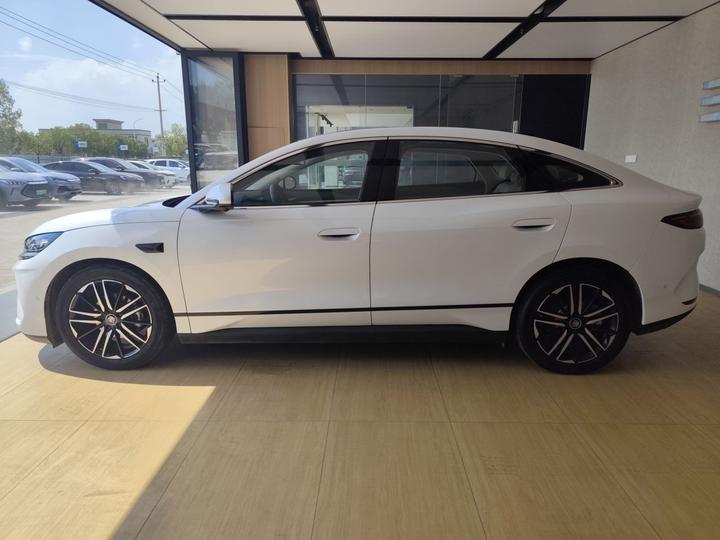 Qin L 2025 EV 545KM Excellence photo 4