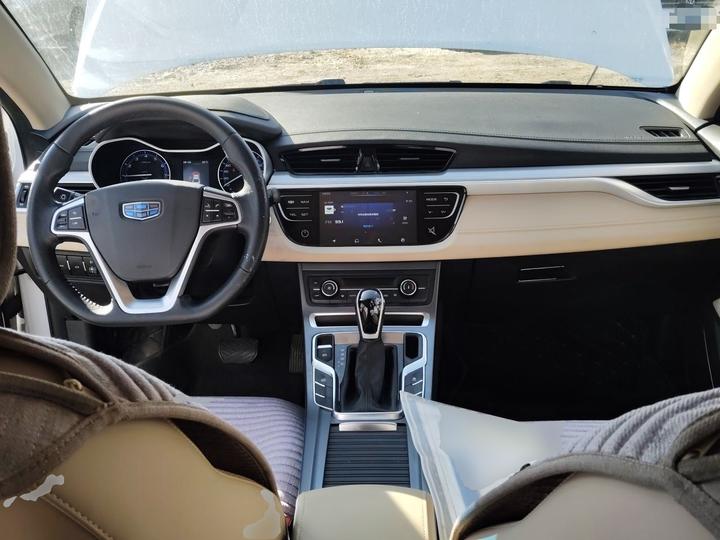 Emgrand 2018 1.5L CVT Luxury photo 5